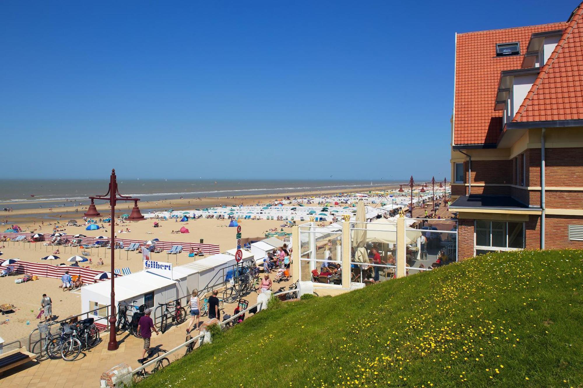 Beach Hotel De Haan Exterior photo